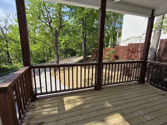 4th image of 708 East Ave
