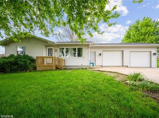 535 Peoria Cross St, Pella, IA 50219