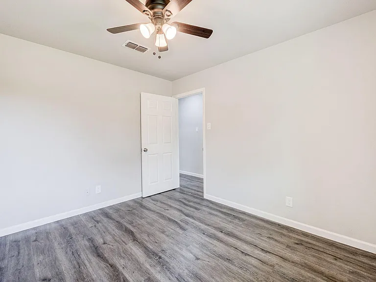 9617 Caffrey St — Photo 24