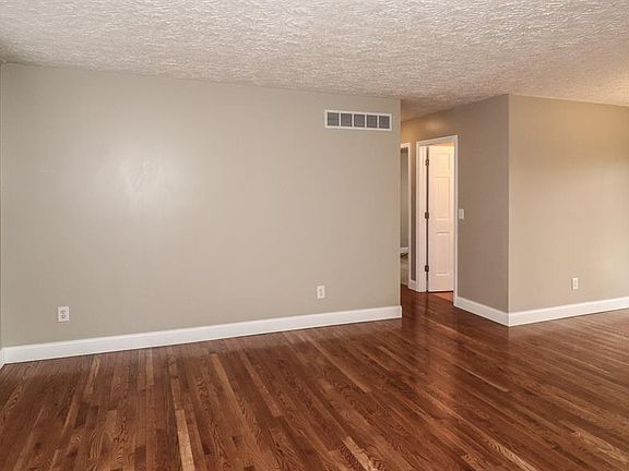 3rd image of 6811 Beagle Dr