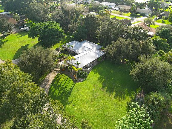 2nd image of 305 10TH Avenue