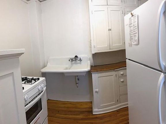 3rd image of 2130 Como Ave