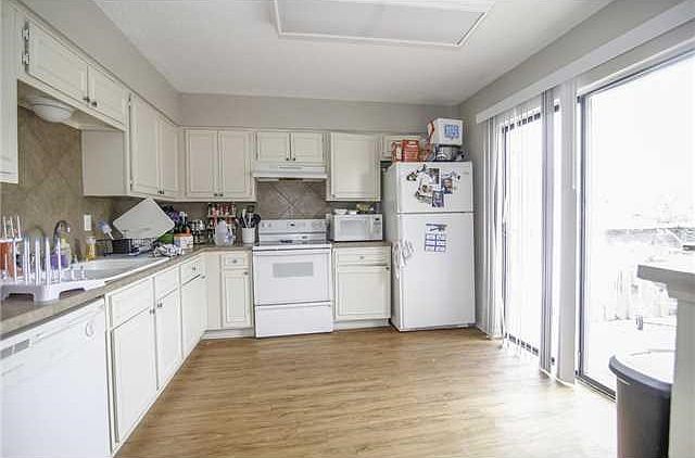 2nd image of 2106 Lamplight Village Cir