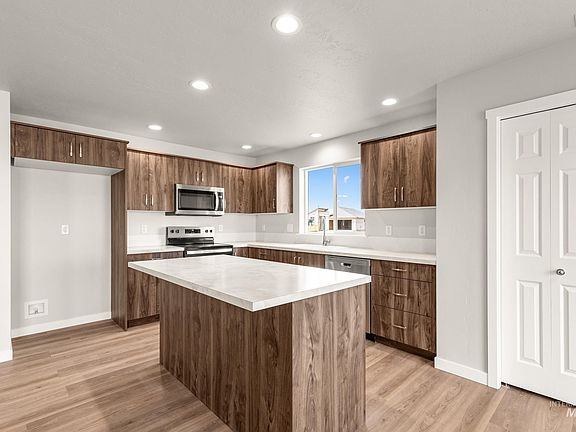 4th image of 13704 Redway Ct