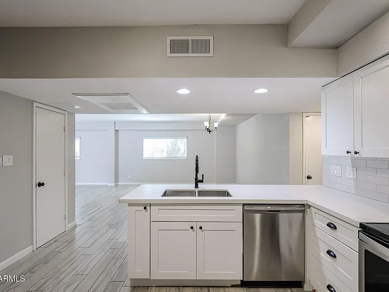 351 E Thomas Rd #D201 — Photo 22