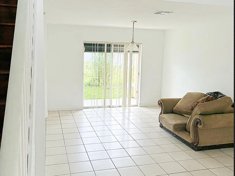 647 Latona Ave — Photo 14