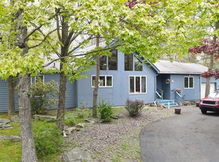 105 Orchard Dr, Hawley, PA 18428