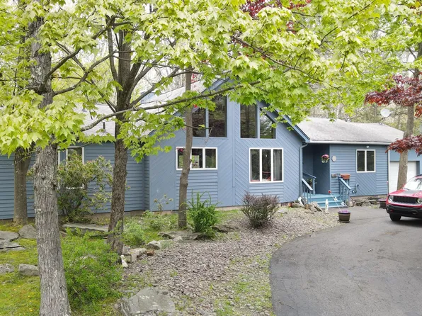 105 Orchard Dr, Hawley, PA 18428