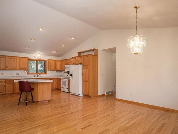 3rd image of 8600 S Union Lake Dr SE
