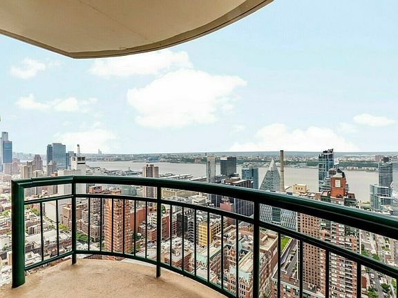 3rd image of 124 W 60th St APT 39K