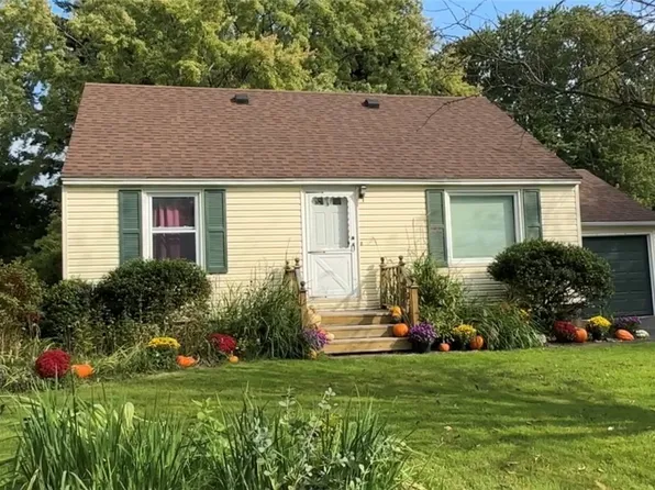 312 Palmer Dr, North Syracuse, NY 13212