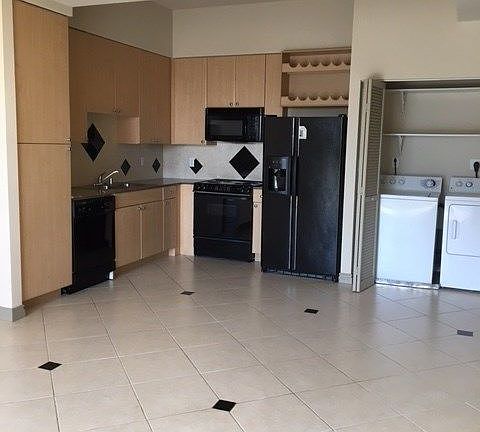 4th image of 488 E Ocean Blvd Unit 102