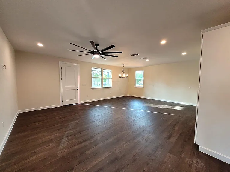 750 S Main St — Photo 5
