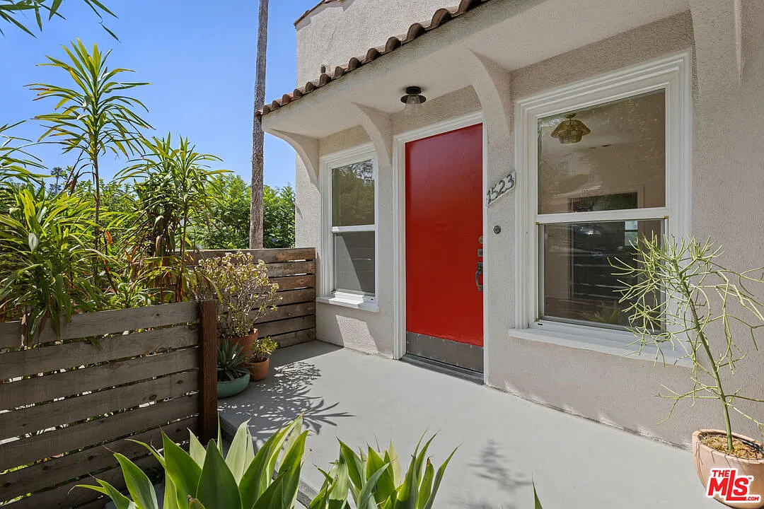 2 bed, 2.0 bath, 1128 sqft, $5,500 — Photo 3