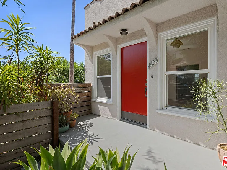 1523 Murray Dr — Photo 3