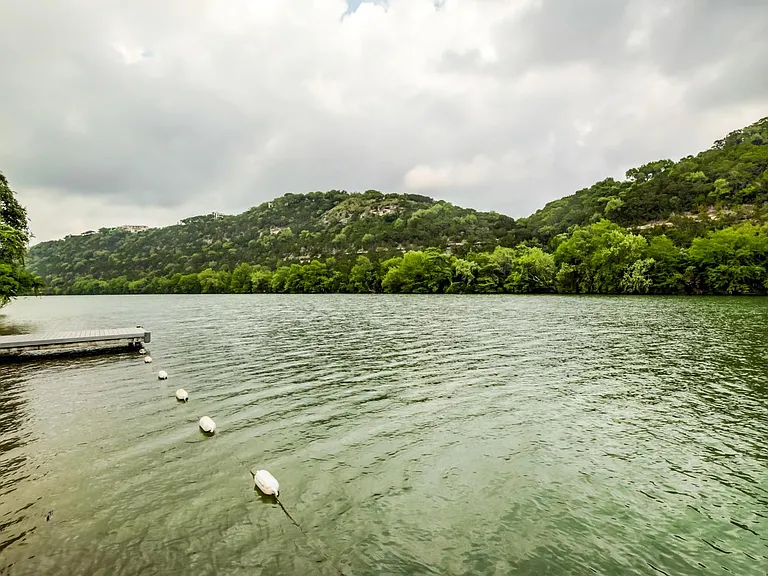 lake austin access just a 1 minute walk away