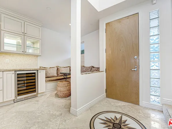 171 N Church Ln #Penthouse 10, Los Angeles, CA 90049