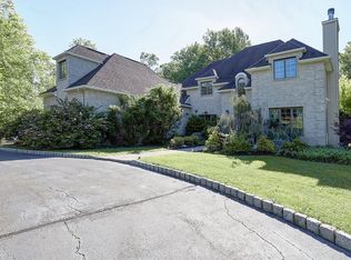 25 Coe Farm Rd, Montebello, NY 10901