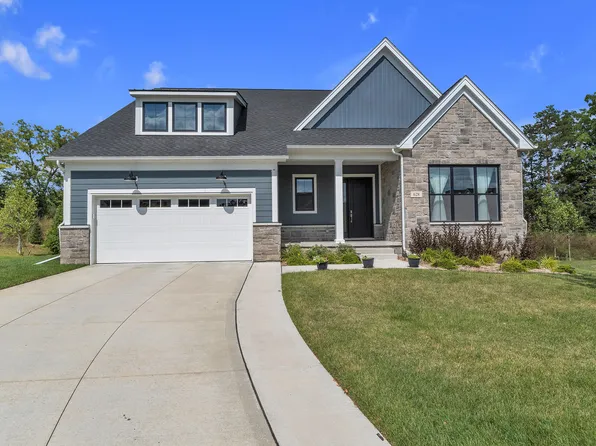 628 Pine Cir, Ann Arbor, MI 48105