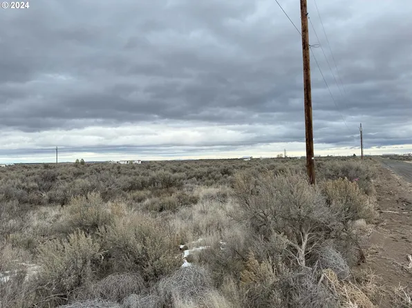 Glitter Ln #5900, Christmas Valley, OR 97641