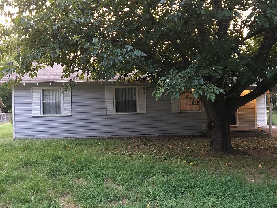 1st image of 710 Lee St