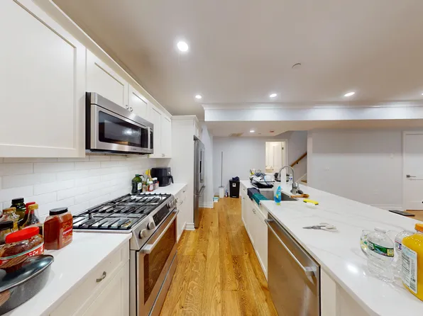 14 Mount Hood Rd APT 2, Boston, MA 02135