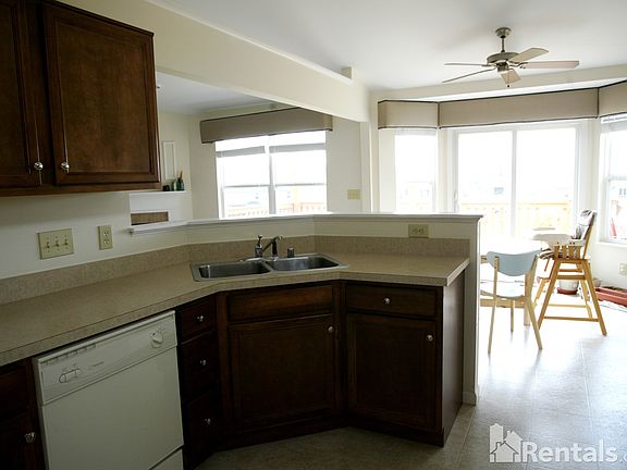4th image of 1098 Breckenridge Ln