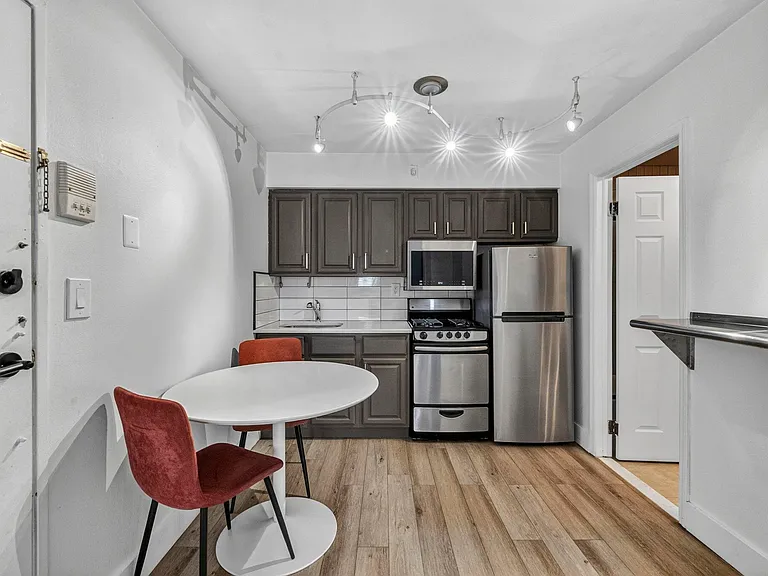 129 Franklin St #A5 — Photo 3