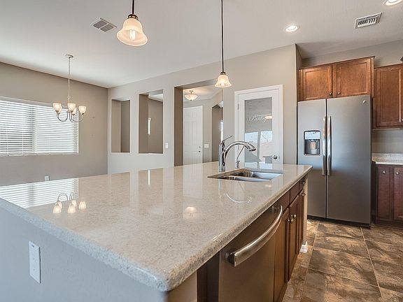 3rd image of 936 W Banyan Ave