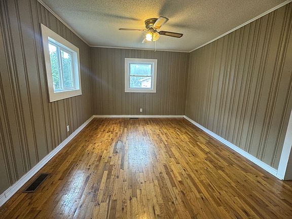 2nd image of 400 W Henry St