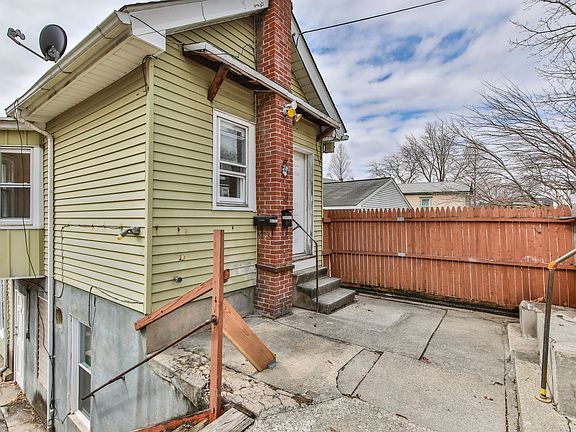 3rd image of 727 Front St APT 3