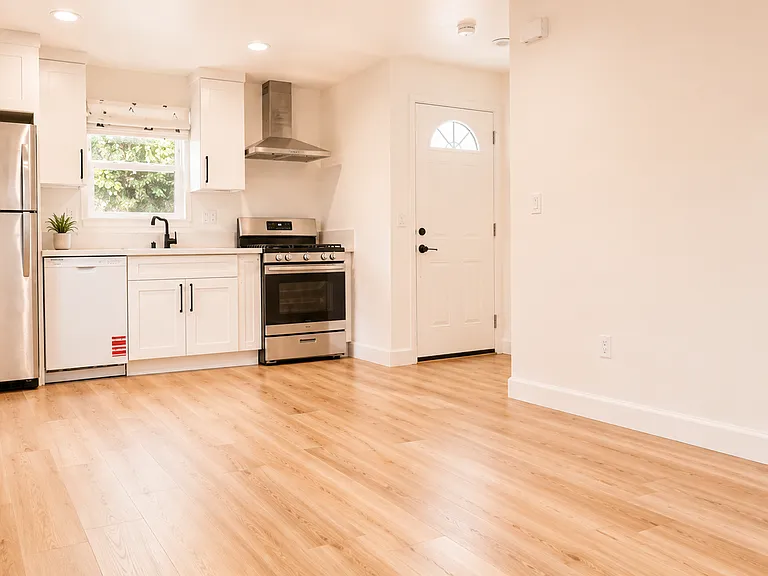 6055 Bonner Ave — Photo 3