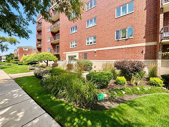 2nd image of 1330 Perry St APT 202