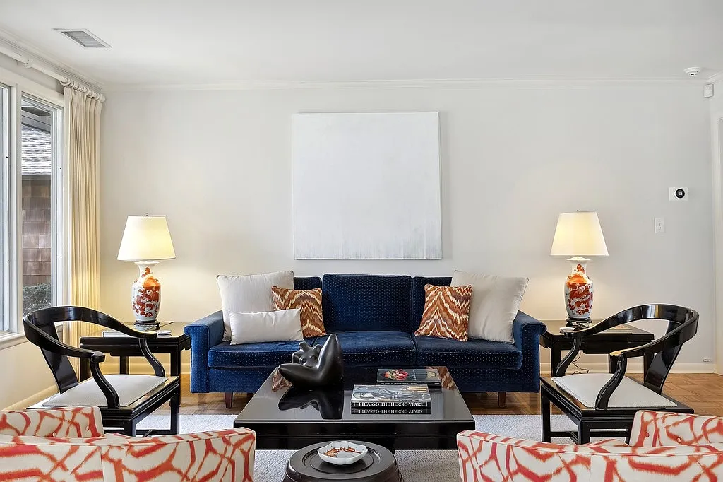 Mid-Century Beach House in East Hampton Village. — Photo 2