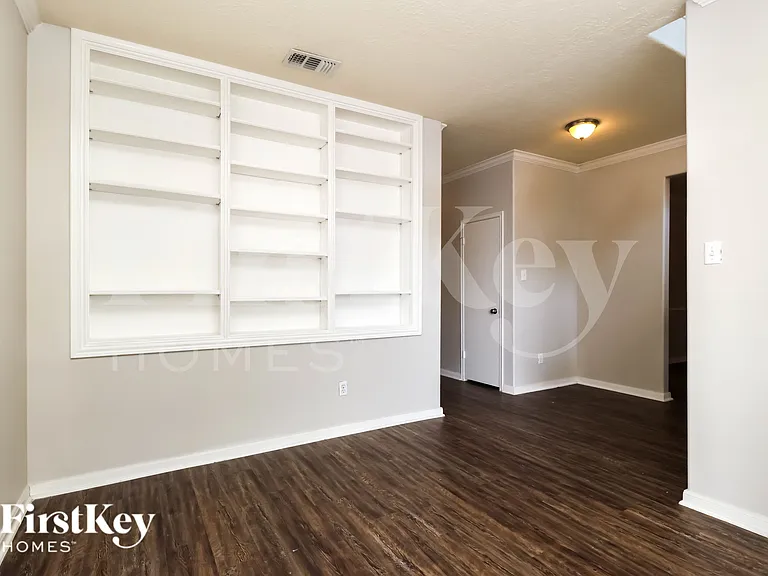 9131 Landry Blvd — Photo 5