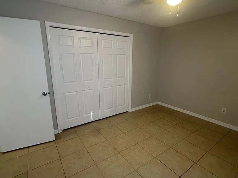 1704A Ridgewood Ln — Photo 8