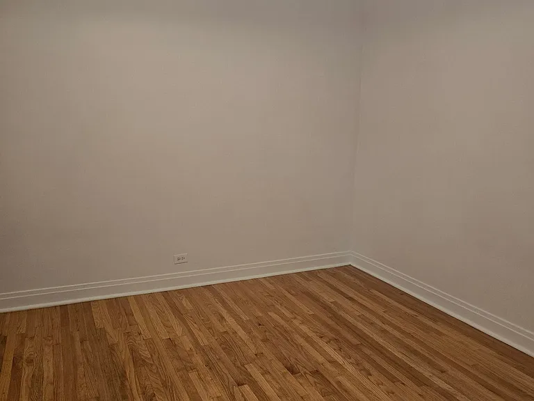 2896 S Archer Ave #202 — Photo 8