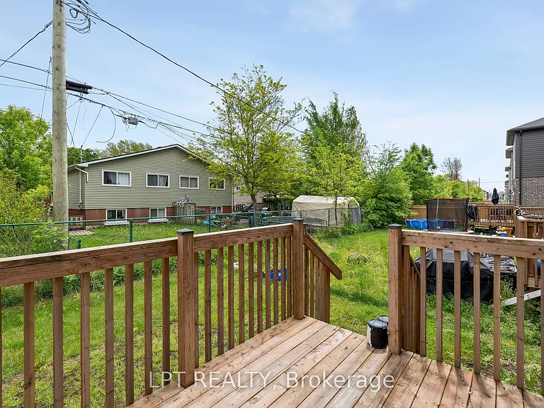 217 Louise St — Photo 30