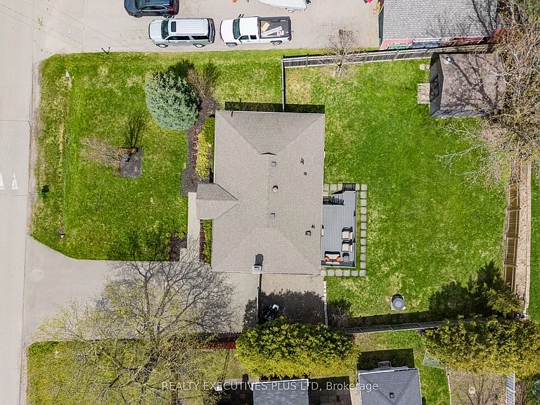 9 Hazelbury Dr — Photo 2
