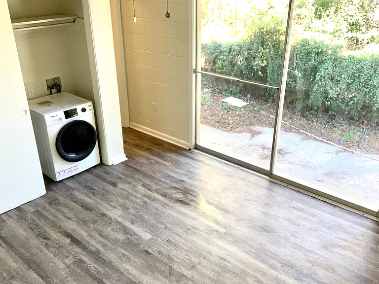 220 S Franklin Blvd #6 — Photo 9