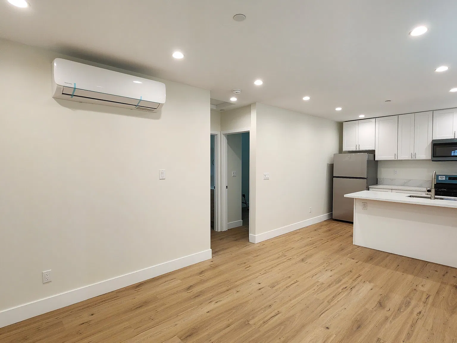 2 bed, 550 sqft, $2,500 — Photo 1