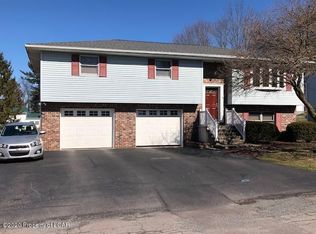 2 Village Circle Dr, Dallas, PA 18612