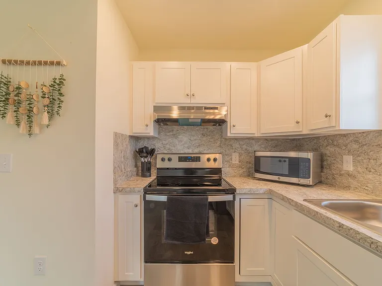 674 N Bedford St — Photo 9