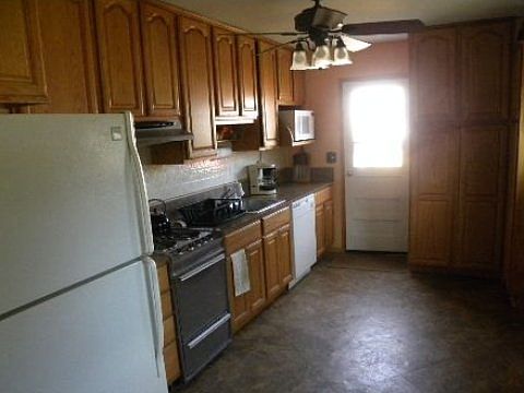 5th image of 8 Fawn Ln W