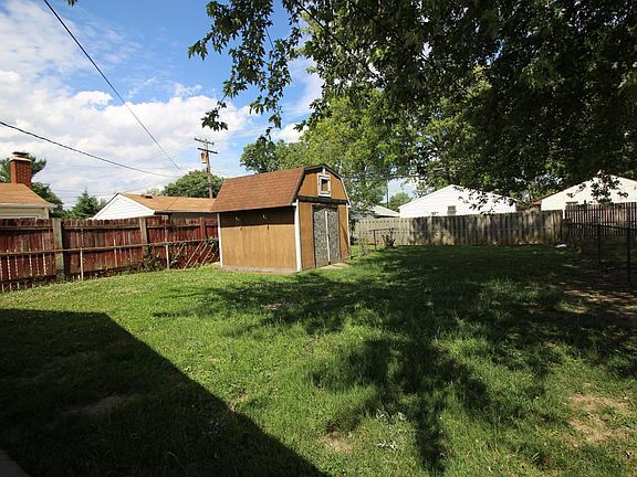 2nd image of 8071 Roosevelt St