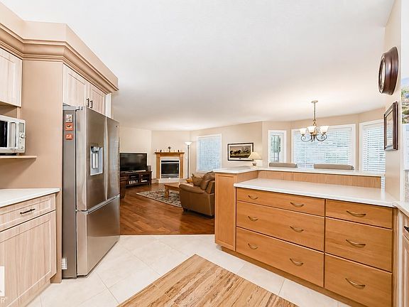 4th image of 3 Perron St #512