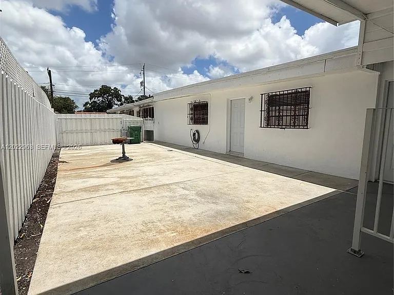 1046 NW 33rd Ave #BACK — Photo 2