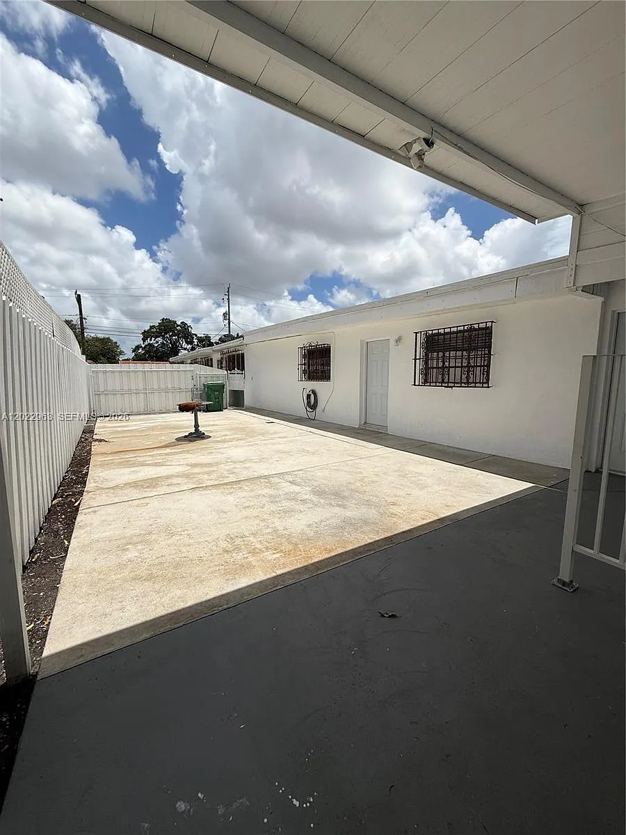 Building Photo - 1046 NW 33rd Ave #BACK