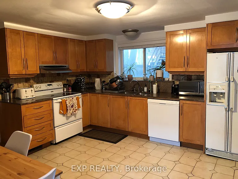 240 Breezehill Ave S #1 — Photo 3