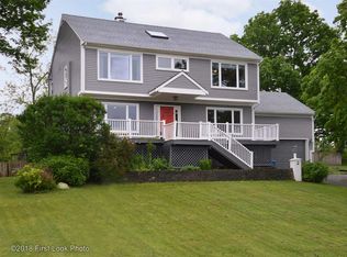 2 J H Dwyer Dr, Middletown, RI 02842